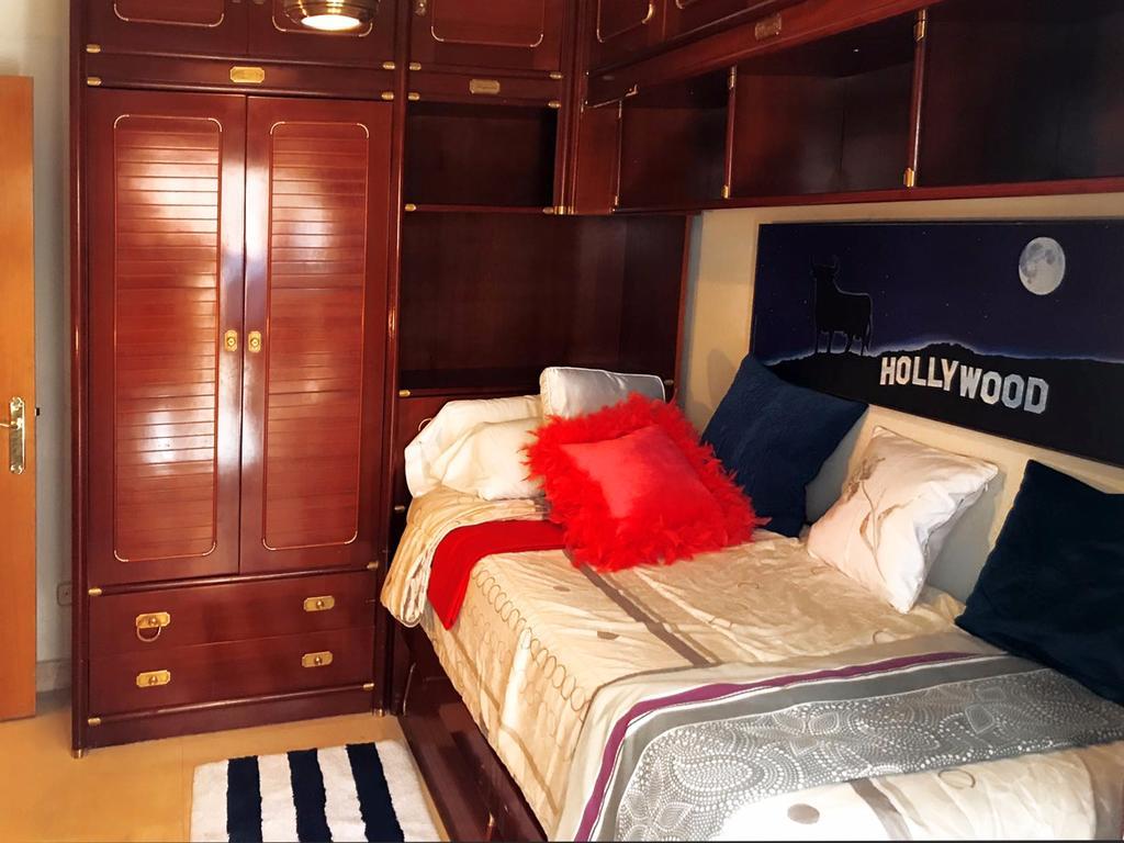 Bookingham ★Apartaments & Suites Мадрид Екстериор снимка